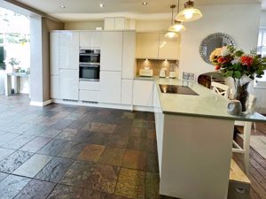 Kitchen- click for photo gallery